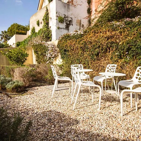 Vintage Chic With Terrace Garden & Air Con Appartamento Lisbona